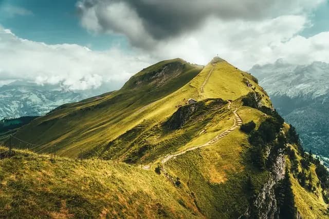Les Plus Belles Randonnées Alpines à Explorer