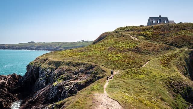 Comment Choisir Son Équipement de Trekking pour une Aventure Réussie